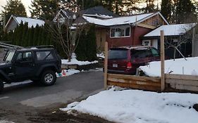 Surrey Chic 2 Bdrm Basement Unit