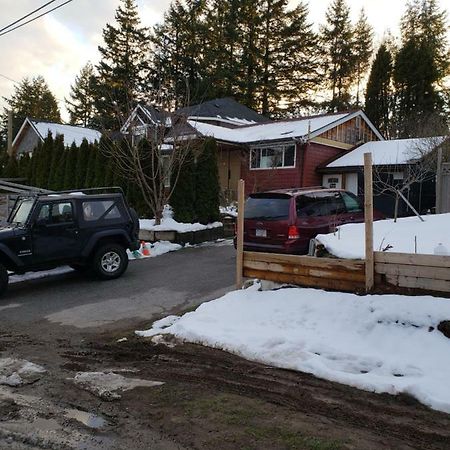Surrey Chic 2 Bdrm Basement Unit Apartment Exterior photo