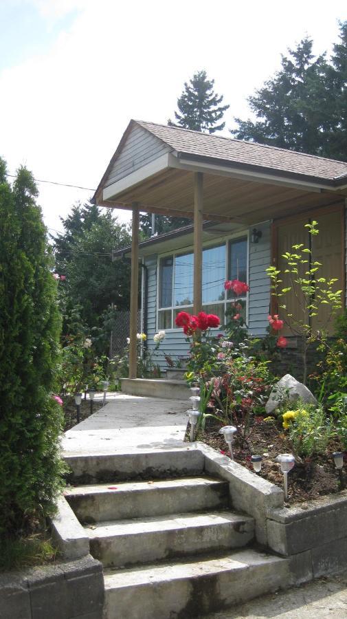 Surrey Chic 2 Bdrm Basement Unit Apartment Exterior photo