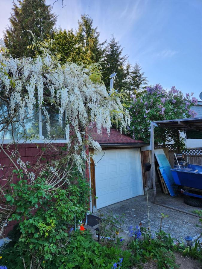 Surrey Chic 2 Bdrm Basement Unit Apartment Exterior photo