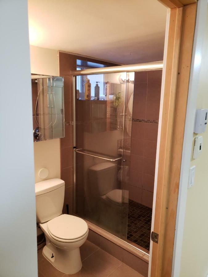 Surrey Chic 2 Bdrm Basement Unit Apartment Exterior photo