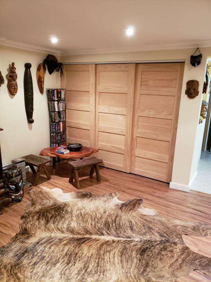 Surrey Chic 2 Bdrm Basement Unit Apartment Exterior photo