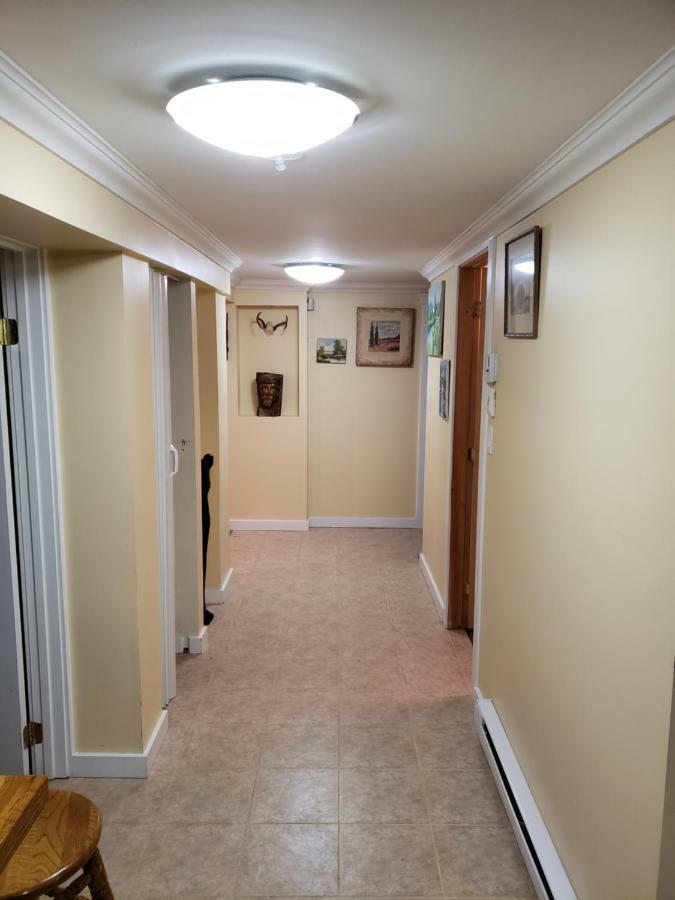 Surrey Chic 2 Bdrm Basement Unit Apartment Exterior photo
